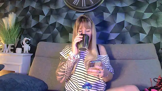 Delichieuse5 online show from 03-01-25, 08:42