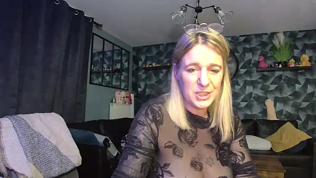 Delichieuse5 online show from 10-07-25, 07:48