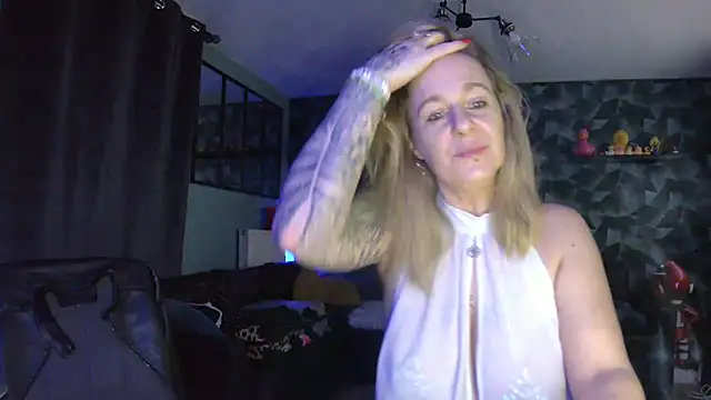 Delichieuse5 online show from 02-06-26, 09:11