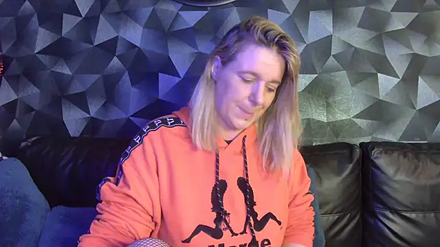 Delichieuse5 online show from 11-03-25, 08:34