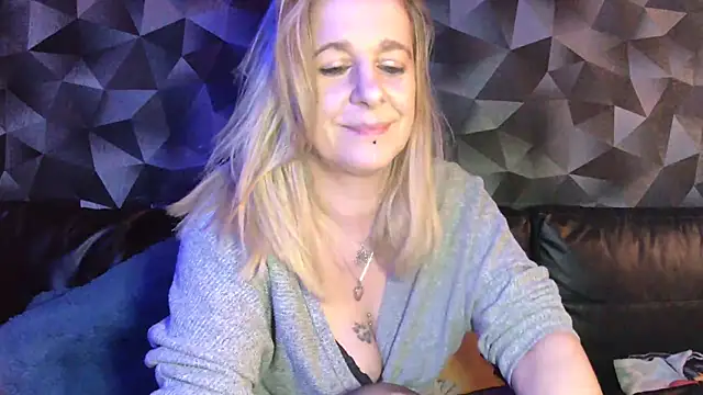 Delichieuse5 online show from 03-31-26, 07:49