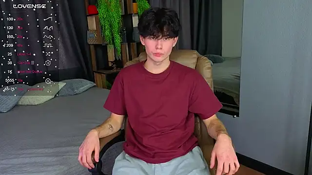 Snapshot of Cute_Mike chatting on 10-16-25, 08:00 Cute Mike online show from 10-16-25, 08:00