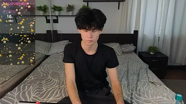 Snapshot of Cute_Mike chatting on 10-20-25, 02:46 Cute Mike online show from 10-20-25, 02:46