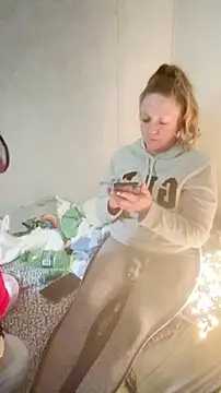 amandatheblondewife online show from 12-16-25, 05:55