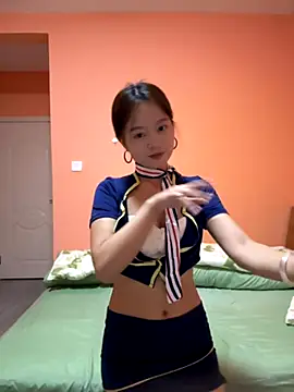 Snapshot of qingzi1218 chatting on 10-15-25, 10:12 qingzi1218 online show from 10-15-25, 10:12