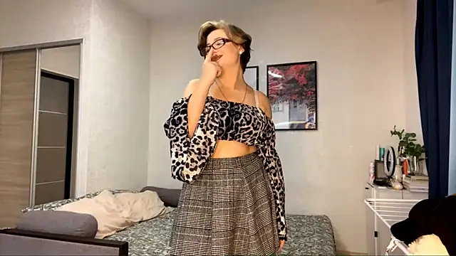 Snapshot of LunaMoonstar chatting on 10-18-25, 05:26 LunaMoonstar online show from 10-18-25, 05:26