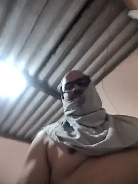 Snapshot of IncomingEssence478 chatting on 04-08-26, 10:44 IncomingEssence478 online show from 04-08-26, 10:44