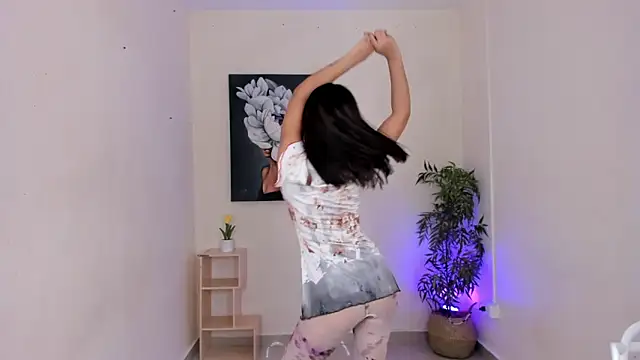 Snapshot of Gysel_flyn chatting on 10-31-25, 11:51 Gysel flyn online show from 10-31-25, 11:51