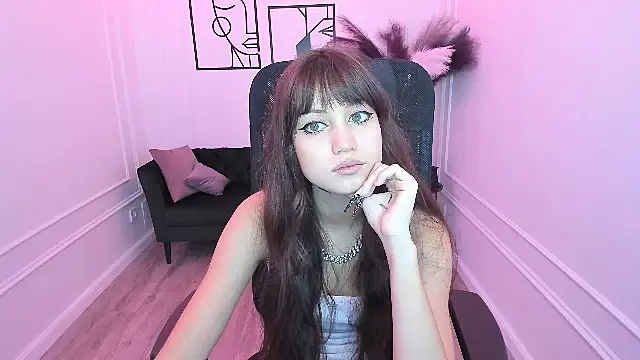 TiffanyYounge online show from 11-09-25, 04:16