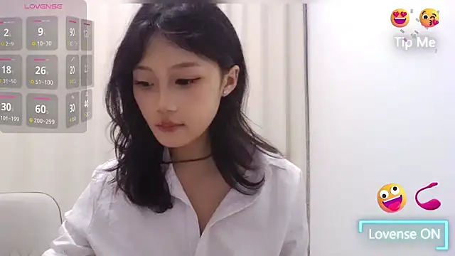 Snapshot of NINI1115 chatting on 06-11-26, 01:19 NINI1115 online show from 06-11-26, 01:19