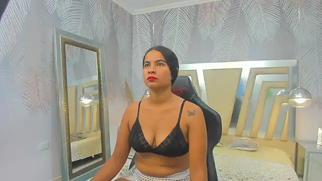 Snapshot of VanesaFox chatting on 10-15-25, 11:51 VanesaFox online show from 10-15-25, 11:51