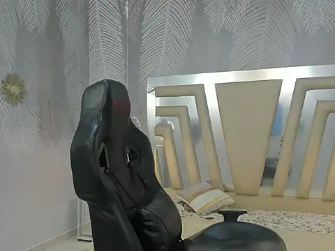 Snapshot of VanesaFox chatting on 10-12-25, 04:47 VanesaFox online show from 10-12-25, 04:47