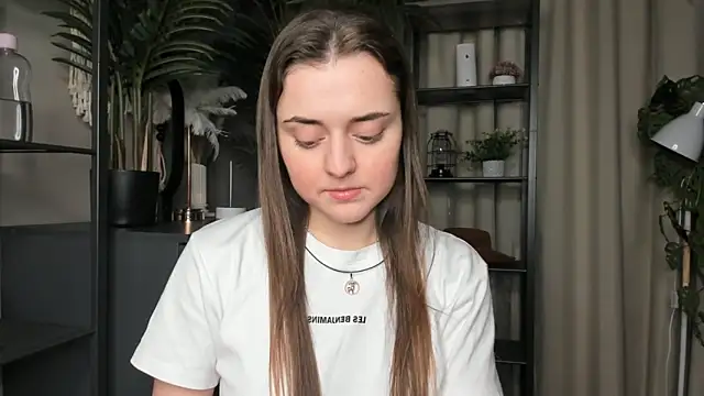 ThelmaJusto online show from 11-20-25, 05:13