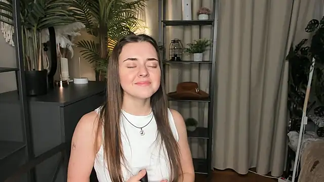 ThelmaJusto online show from 11-17-25, 04:00