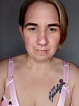 Snapshot of LaceyWestxx chatting on 10-27-25, 05:58 LaceyWestxx online show from 10-27-25, 05:58