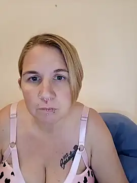 Snapshot of LaceyWestxx chatting on 10-09-25, 05:02 LaceyWestxx online show from 10-09-25, 05:02