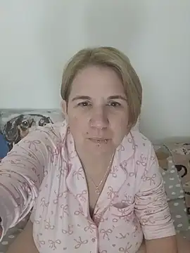 Snapshot of LaceyWestxx chatting on 11-15-25, 07:40 LaceyWestxx online show from 11-15-25, 07:40