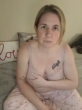 Snapshot of LaceyWestxx chatting on 03-04-26, 06:26 LaceyWestxx online show from 03-04-26, 06:26