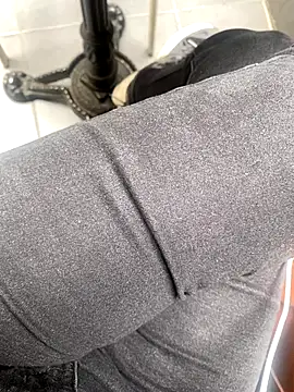 Snapshot of melisss2 chatting on 10-15-25, 08:44 melisss2 online show from 10-15-25, 08:44