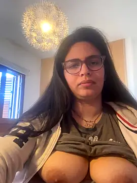 Snapshot of luciamaria01 chatting on 10-18-25, 08:05 luciamaria01 online show from 10-18-25, 08:05