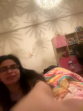 Snapshot of luciamaria01 chatting on 10-23-25, 05:44 luciamaria01 online show from 10-23-25, 05:44