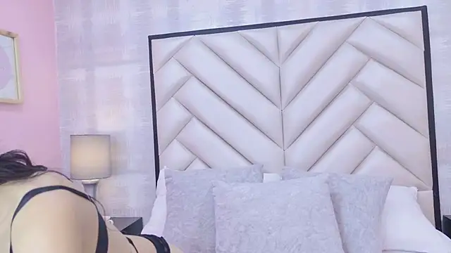 Snapshot of CristalShayy chatting on 01-15-26, 11:57 CristalShayy online show from 01-15-26, 11:57