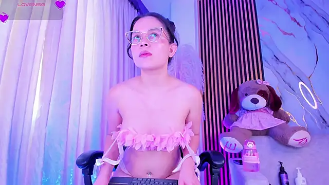 alejagarcia  online show from 04-17-26, 08:33