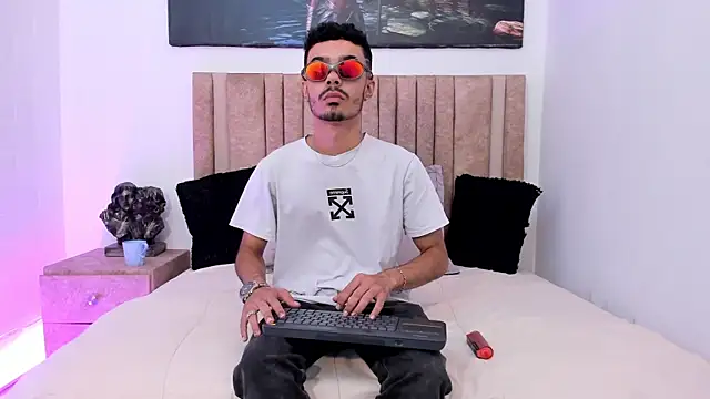 Timothe Evans online show from 10-24-25, 09:03