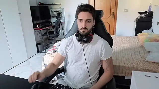 Al3xox02 online show from 02-08-26, 12:03