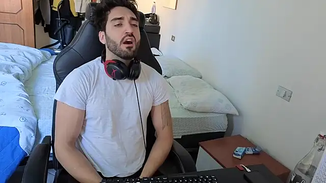 Al3xox02 online show from 04-05-26, 12:12