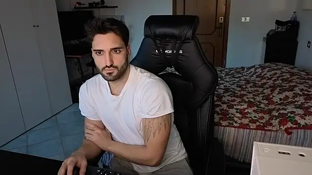 Al3xox02 online show from 02-05-26, 04:14