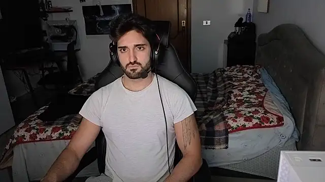 Snapshot of Al3xox02 chatting on 01-13-26, 10:46 Al3xox02 online show from 01-13-26, 10:46