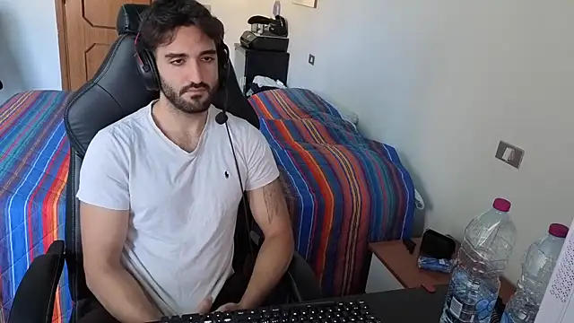 Al3xox02 online show from 04-17-26, 11:35