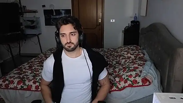 Snapshot of Al3xox02 chatting on 01-12-26, 12:39 Al3xox02 online show from 01-12-26, 12:39