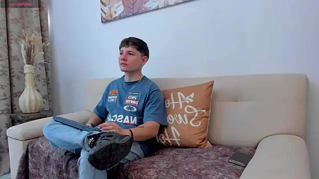 Leoo Miller online show from 10-11-25, 08:32