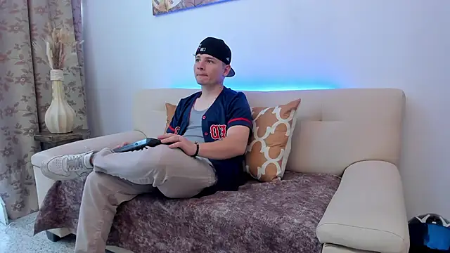 Leoo Miller online show from 10-10-25, 08:31