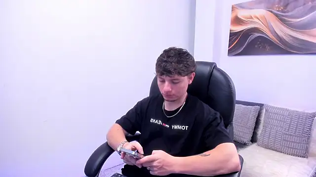 Leoo Miller online show from 11-28-25, 04:01