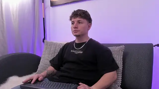 Leoo Miller online show from 12-21-25, 04:25