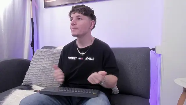 Leoo Miller online show from 12-19-25, 04:27