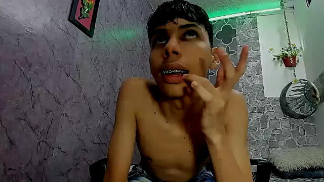 sexyboys cutex18 online show from 02-12-26, 10:31