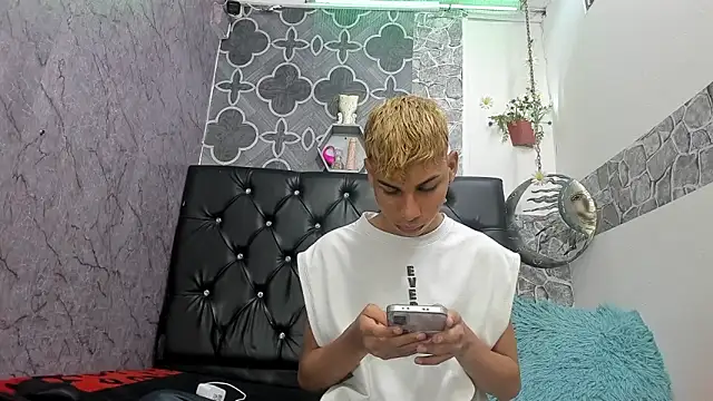 sexyboys cutex18 online show from 03-26-26, 11:24