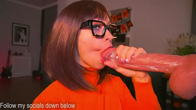 Snapshot of karolineneuer_ chatting on 10-30-25, 12:20 karolineneuer online show from 10-30-25, 12:20