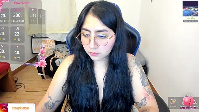 LoveLyy- online show from 12-17-25, 06:46