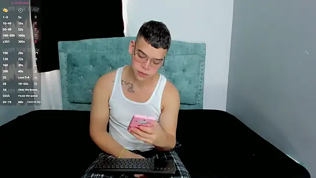 alex boyy online show from 10-11-25, 02:40