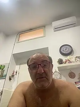 Snapshot of DaddyHot71 chatting on 10-05-25, 10:39 DaddyHot71 online show from 10-05-25, 10:39
