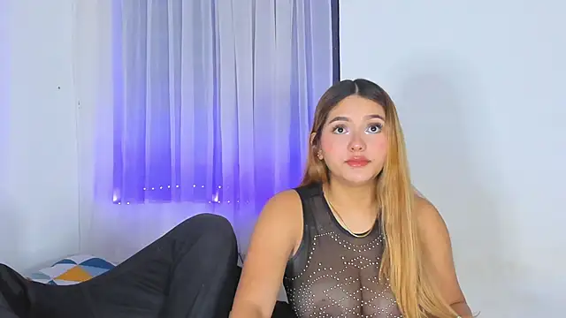 Snapshot of Sexy_Couple_Xx chatting on 10-23-25, 10:25 Sexy Couple Xx online show from 10-23-25, 10:25