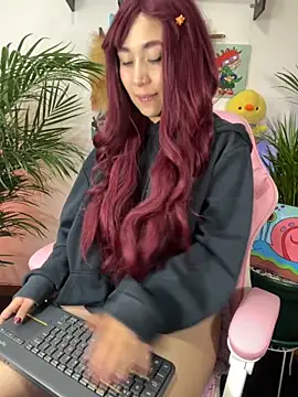 Snapshot of aiko_o0 chatting on 10-10-25, 10:49 aiko o0 online show from 10-10-25, 10:49