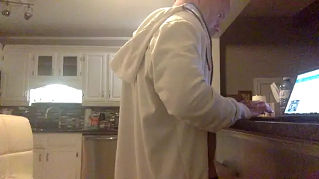 Snapshot of Muscledick40 chatting on 02-03-26, 06:40 Muscledick40 online show from 02-03-26, 06:40