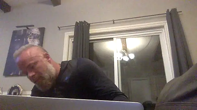 Snapshot of Muscledick40 chatting on 04-17-26, 02:14 Muscledick40 online show from 04-17-26, 02:14