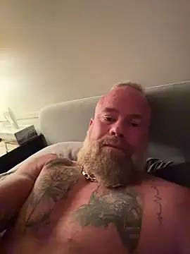 Snapshot of Muscledick40 chatting on 06-24-26, 08:35 Muscledick40 online show from 06-24-26, 08:35